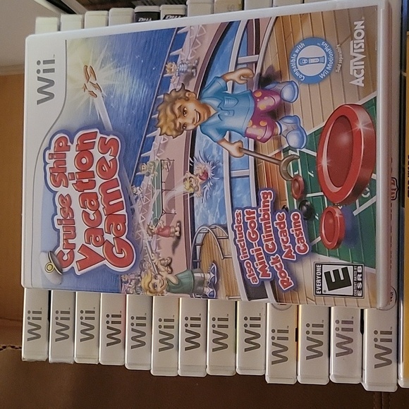 Cruise Ship Vacation Games Wii Game No Visable Stratches Original Case & Papers - Picture 1 of 5